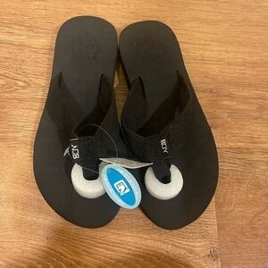 New Denber black flip flops​​​​​​​